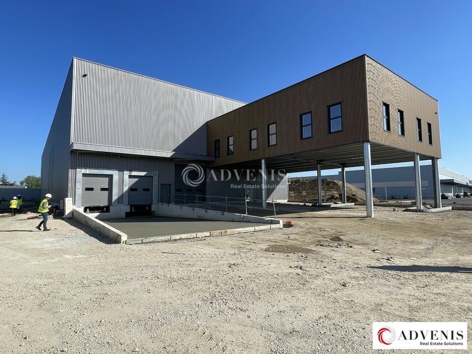 Location local d''activites 24880 m² divisibles à partir de 665 m²