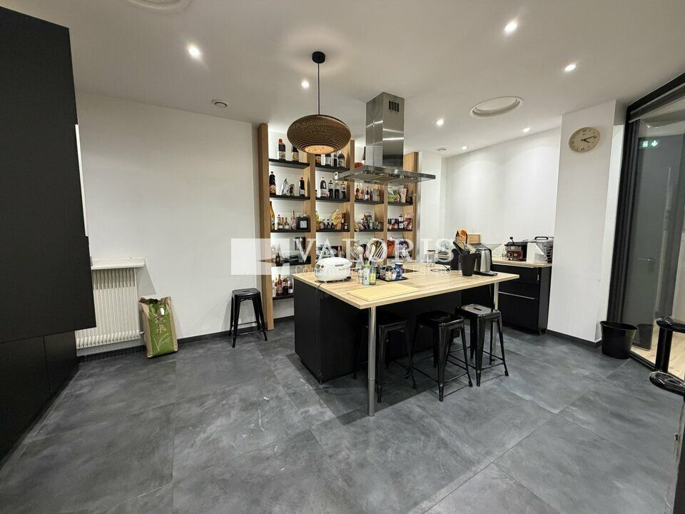 Valoris Real Estate vous propose à la location un local commercial d'une surface de 101 m² dans le 7ème arrondissement de Lyon.
