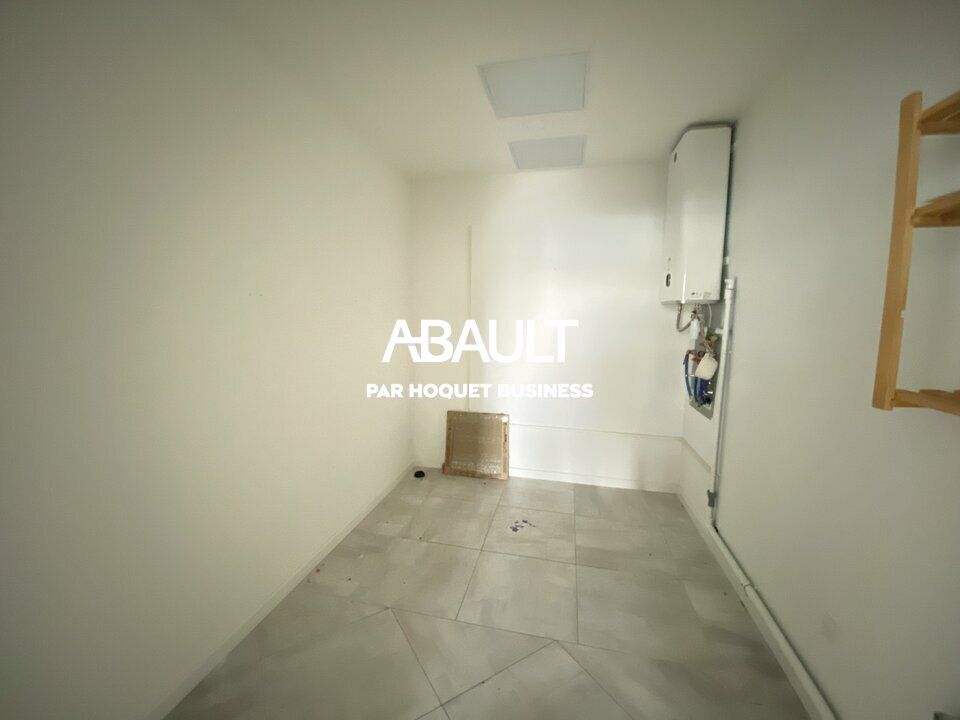 Location local commercial - 114 m²