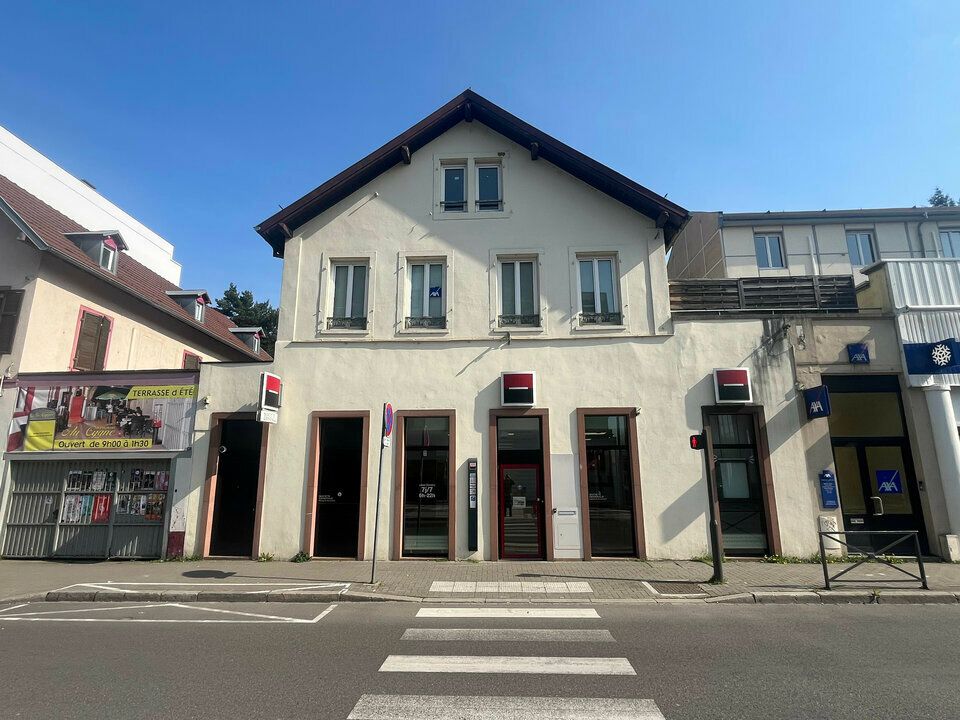 Location local commercial 156.96 m² non divisibles