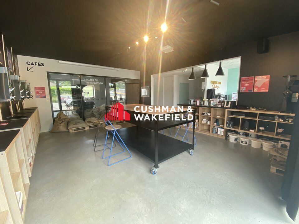 Location local commercial - 97 m²