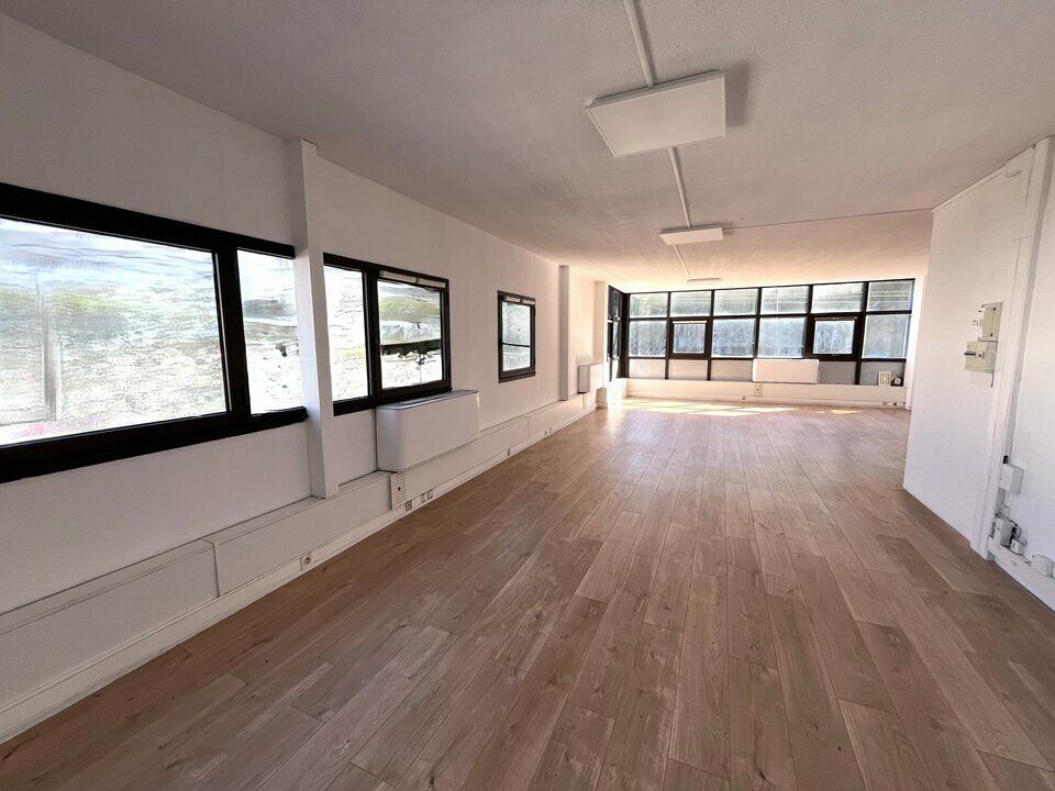 Location bureaux 61.4 m² non divisibles
