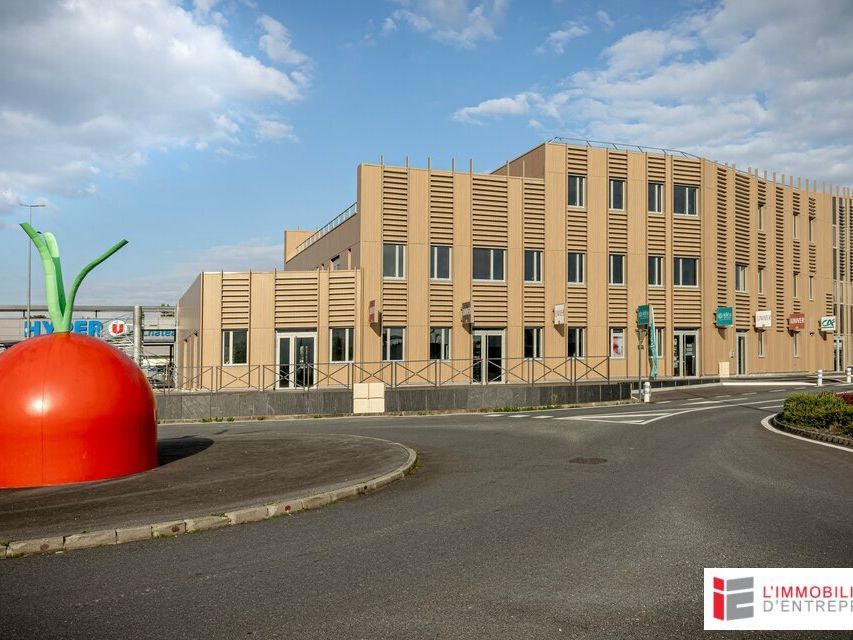 LOCATION – LOCAL D'ACTIVITÉ / SHOWROOM / BUREAU – 137 m² – CHÂTEAUGIRON