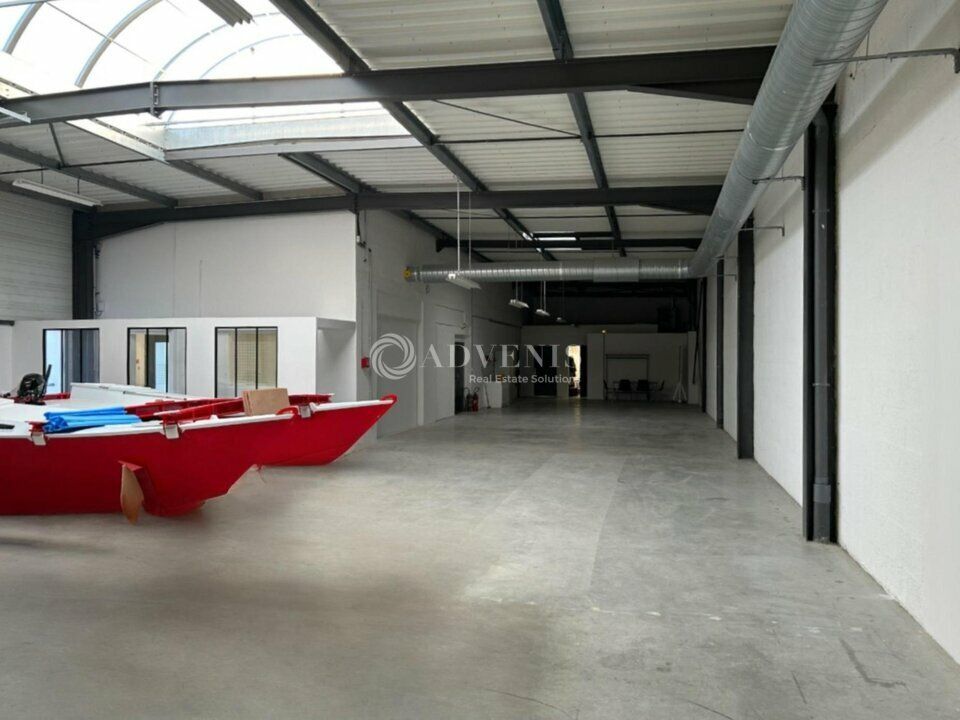 Location local d''activites 729 m² non divisibles