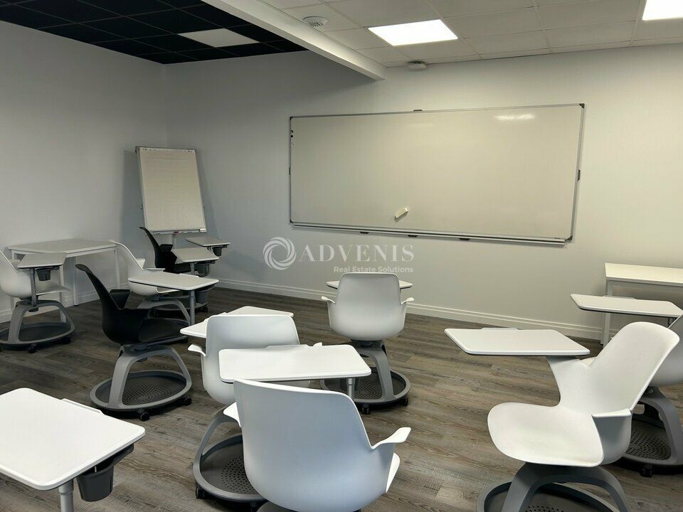 Bâtiment d'activité d'environ 729 m², à louer sur axe passant de Tours Nord