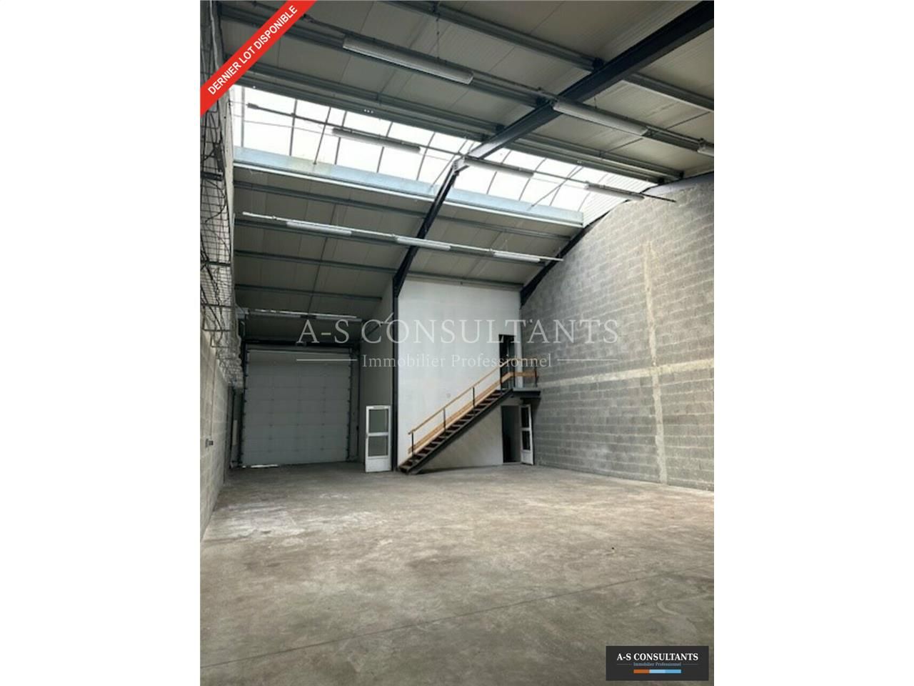 Location entrepot 242 m² non divisibles