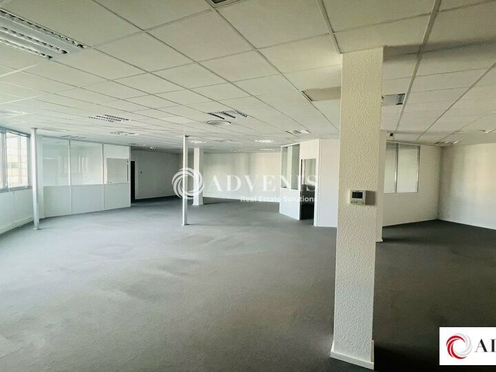 A LOUER - BUREAUX - 327 M²