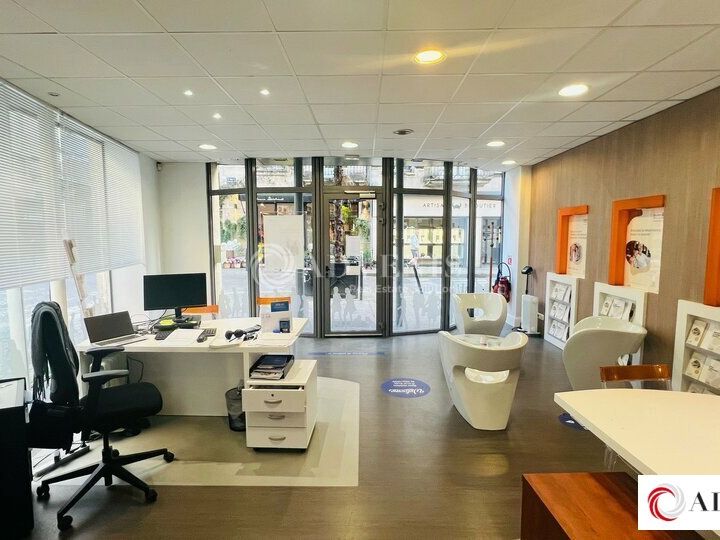 Location local commercial 63 m² non divisibles