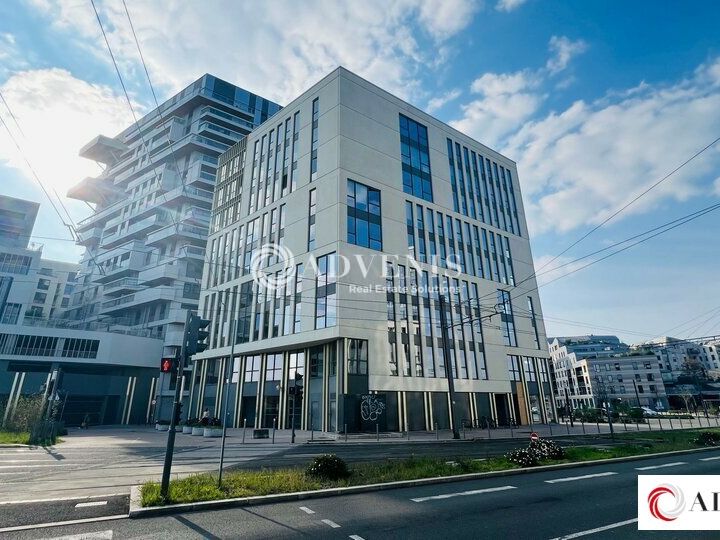 Location bureaux 785.05 m² divisibles à partir de 104.13 m²