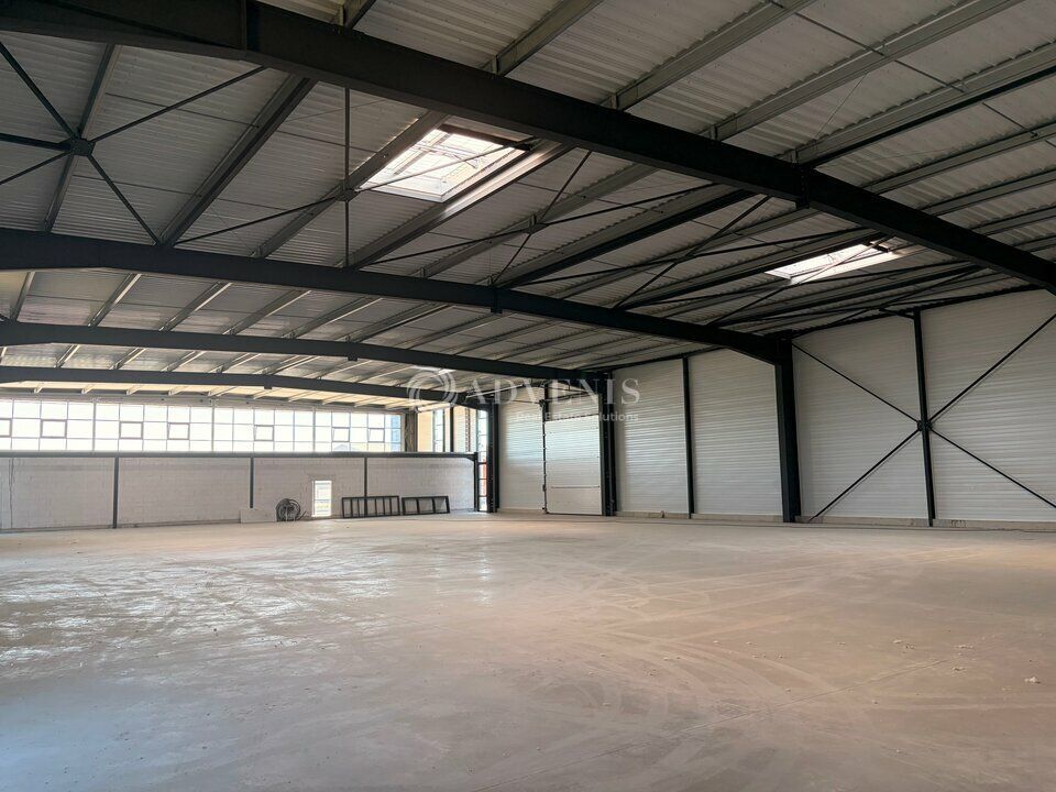 Vente local d''activites 1632 m² non divisibles