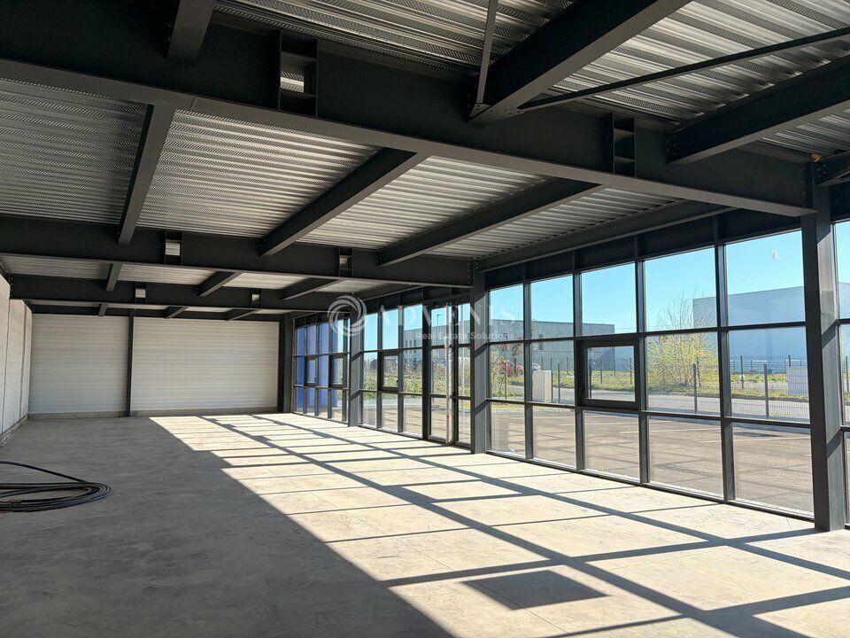 Bâtiment d'activité neuf d'environ 1 632 m² à vendre à Parçay-Meslay