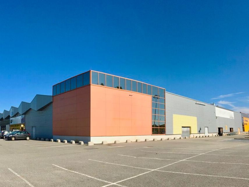 Location local commercial 1114 m² non divisibles