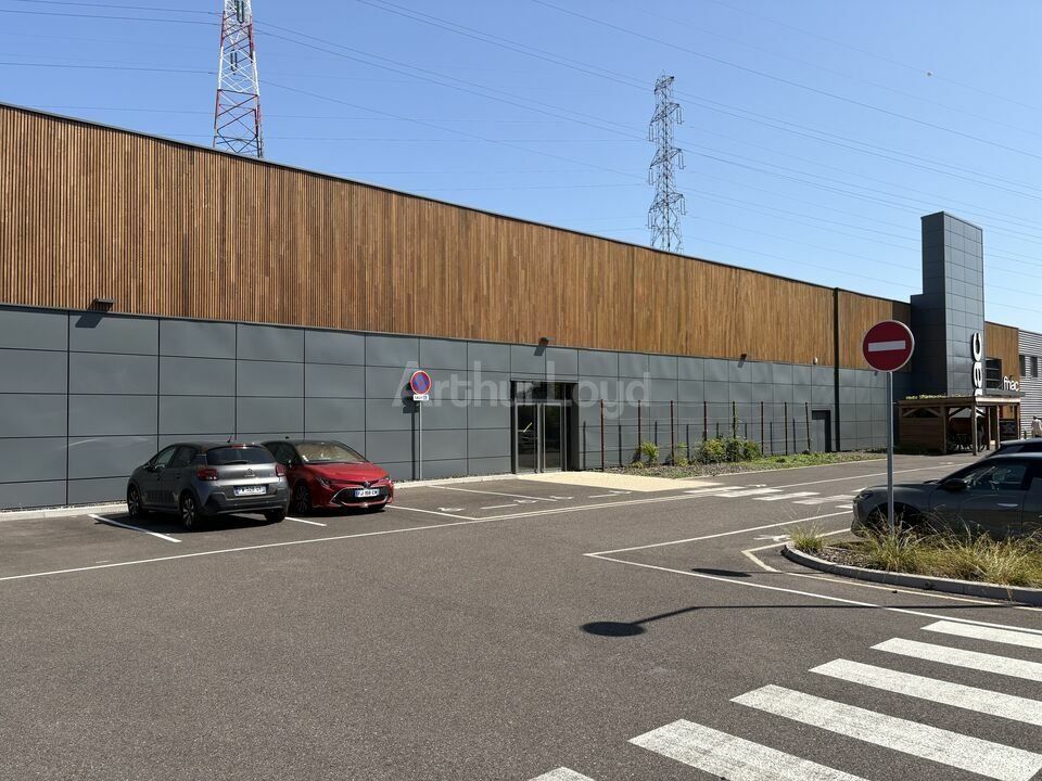 Location local commercial 638.57 m² non divisibles