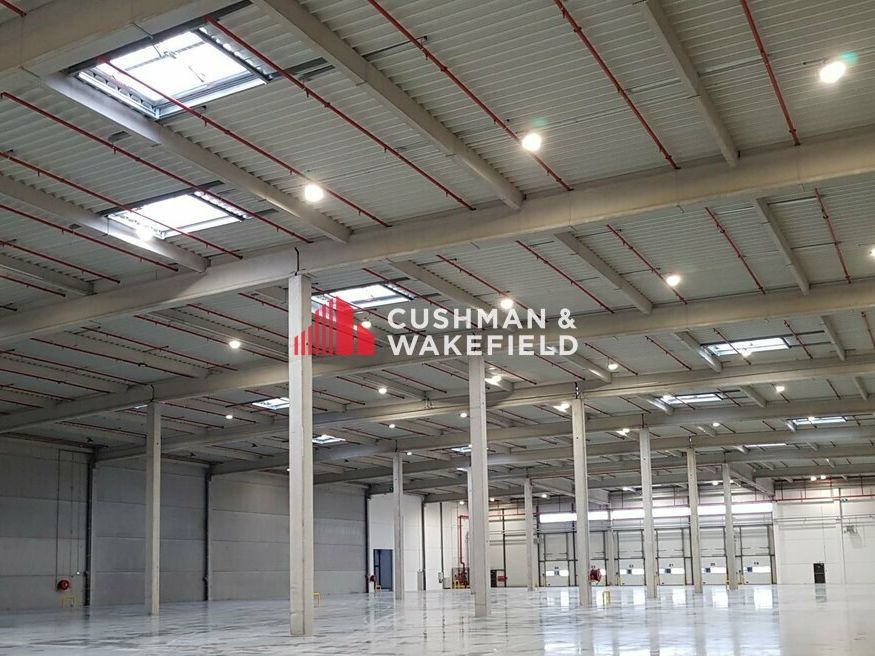 Location local 6300.72 m² non divisibles