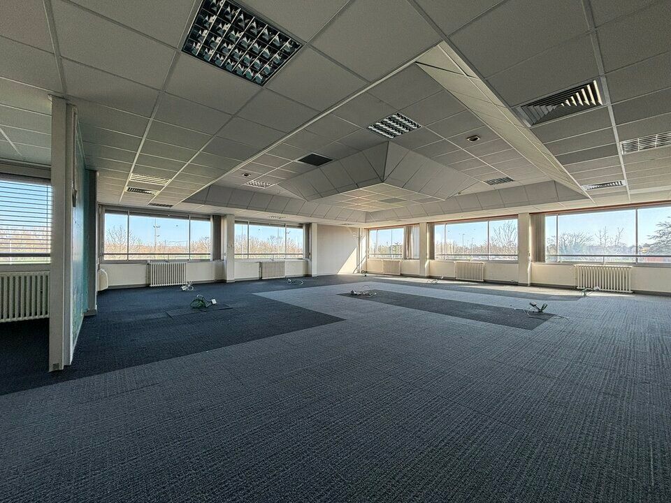 Location bureaux 1827 m² non divisibles