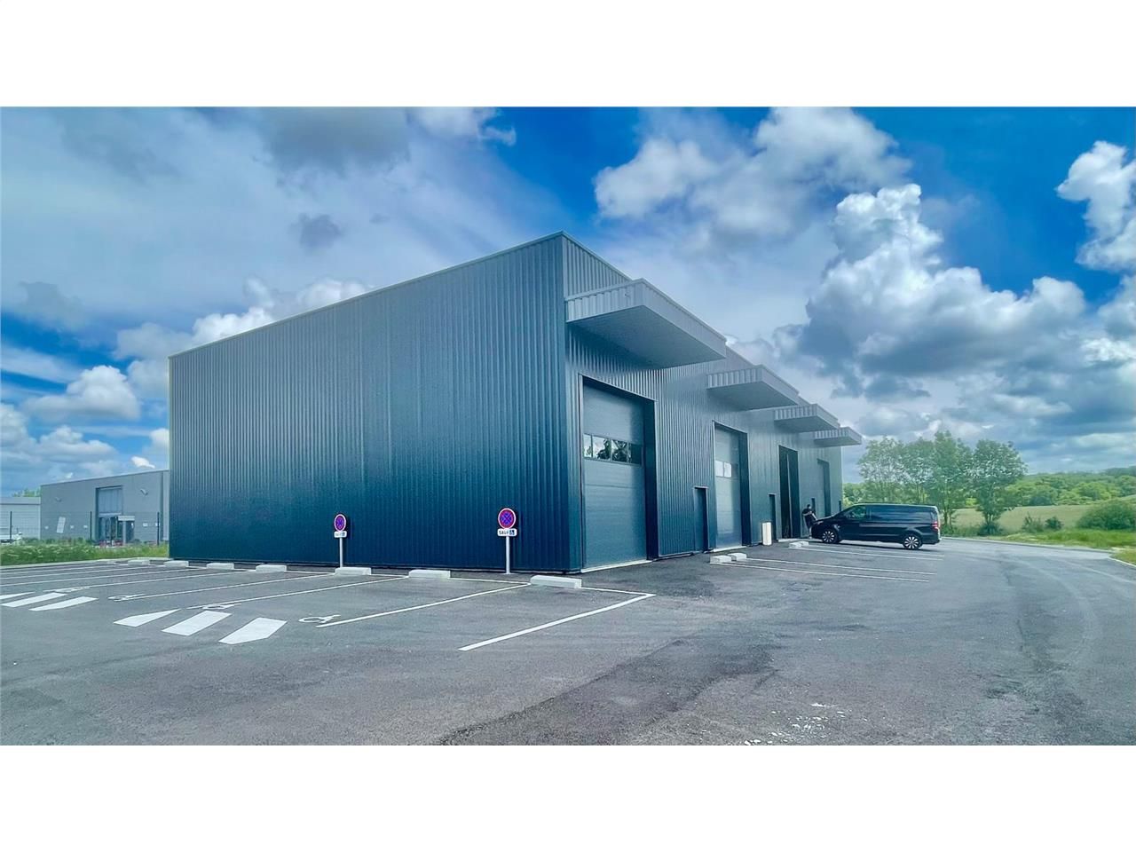 Vente entrepots 145 m² non divisibles