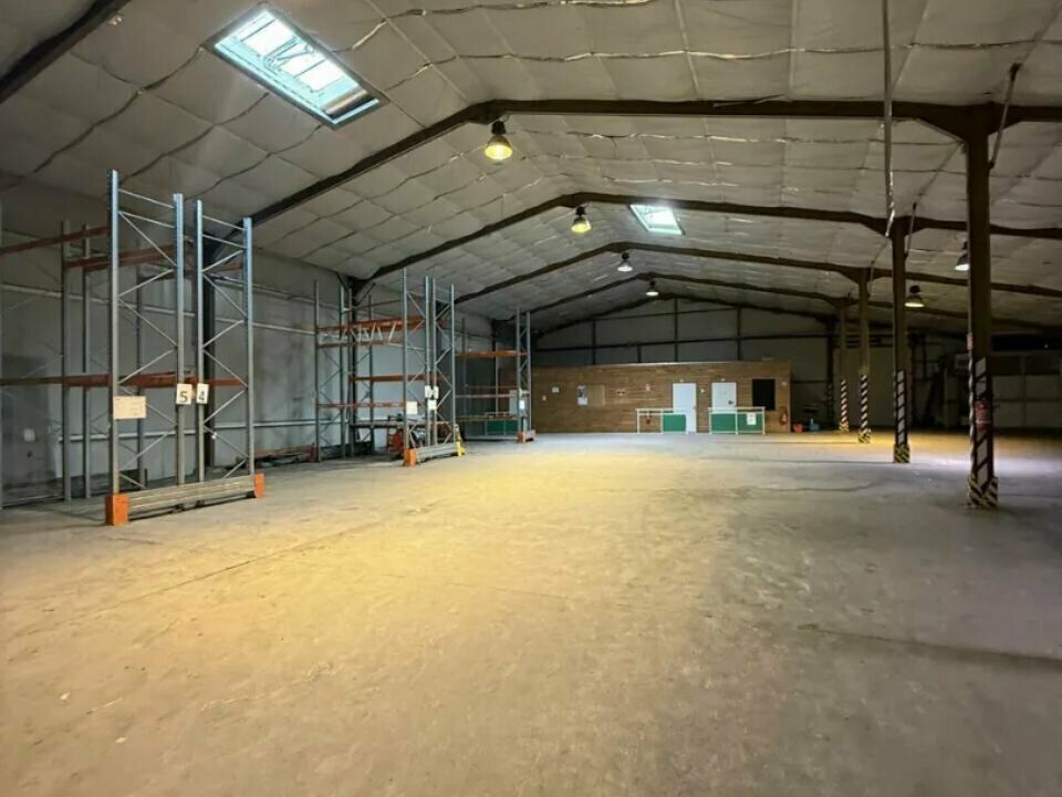 Location local d''activites 680 m² non divisibles
