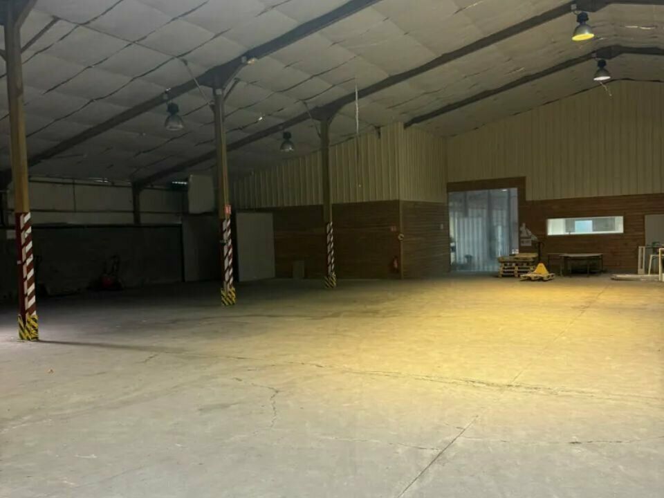 Local professionnel à louer de 680 m² à Saint-Pantaléon-de-Larche (19)