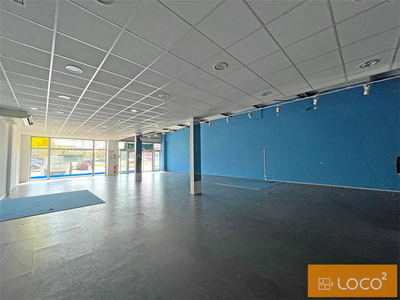 Location local commercial 250.00 m² à MONTAUBAN