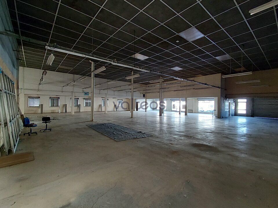 Location local commercial 710 m² non divisibles