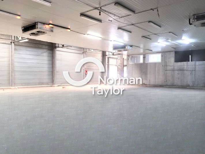Location local d''activites 1400 m² non divisibles