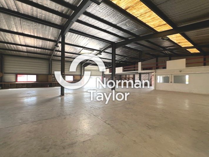 Vente local d''activites 700 m² non divisibles