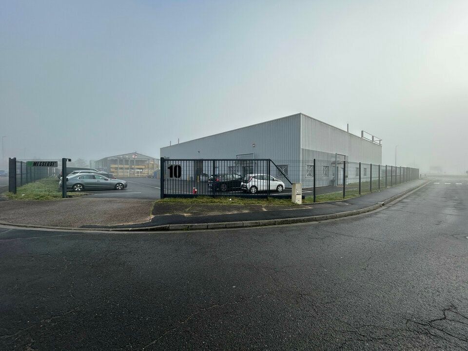 Location local d''activites 1000 m² non divisibles