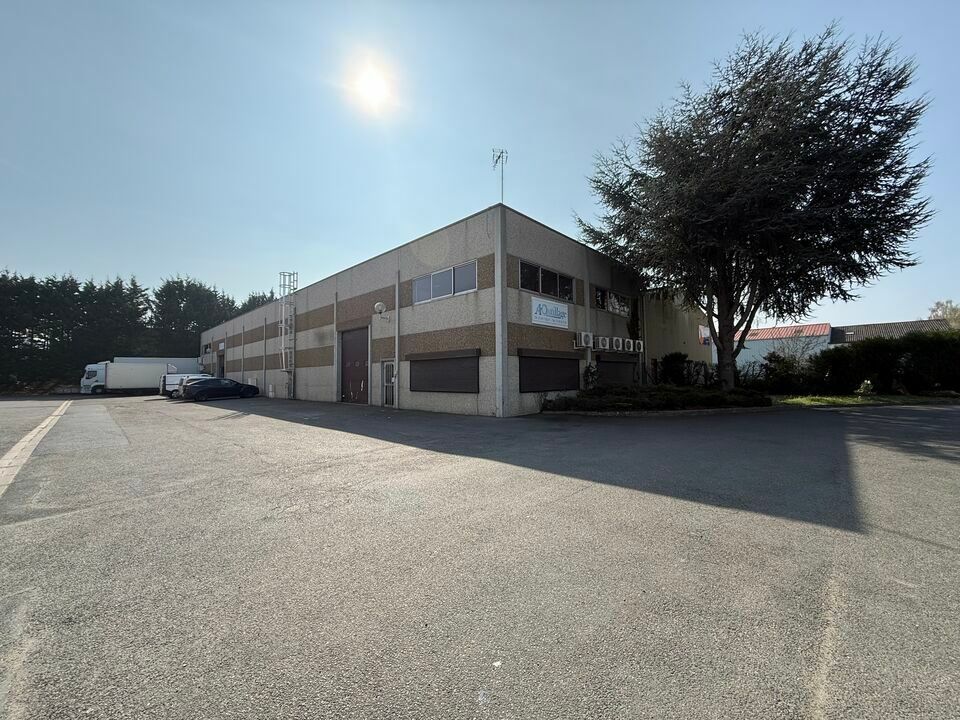 Location local d''activites 700 m² non divisibles