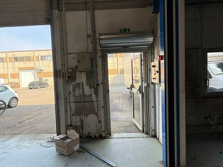 ACTI'LOG Transaction, vous propose à la location un local d'activité indépendant avec cour privative de stockage. 