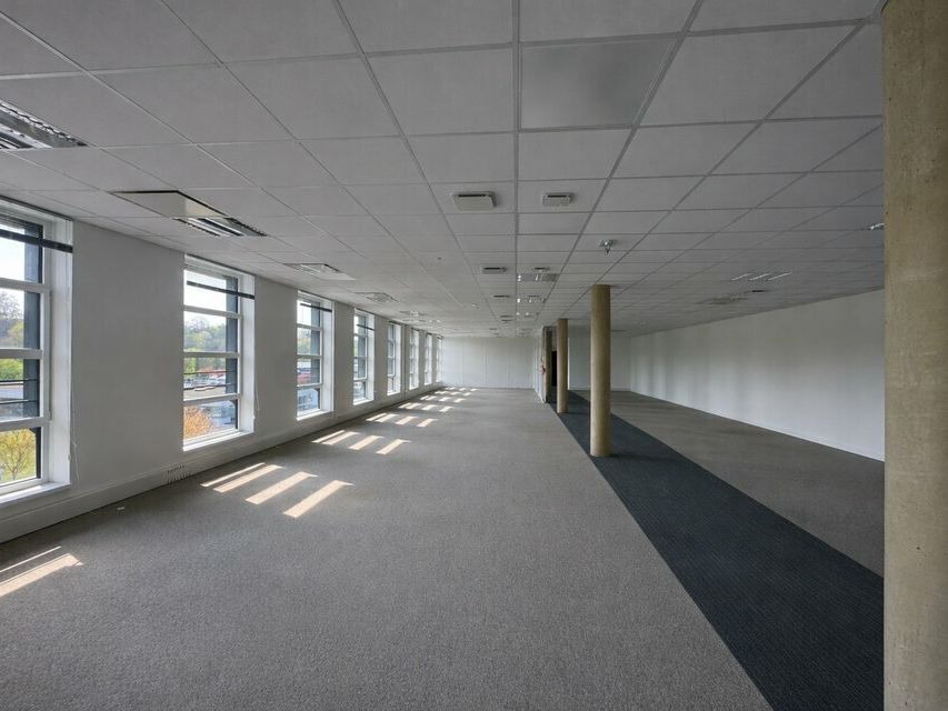 TOURS SUD DEUX LIONS - BUREAUX A LOUER 347 M² ET 8 PARKINGS - IMMEUBLE HQE