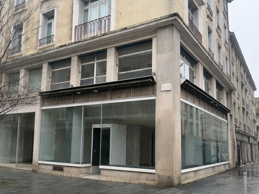 Location local commercial 198 m² non divisibles