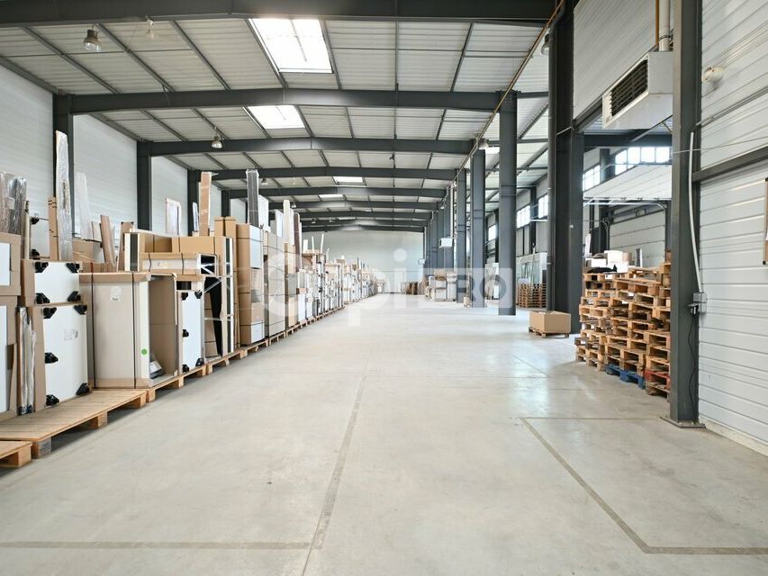 Location local d''activites 1537 m² non divisibles