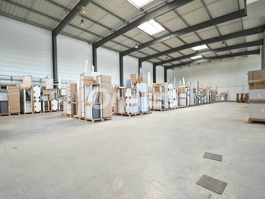 LOCAL D'ACTITE A LOUER - 1 537 m² - MEYZIEU