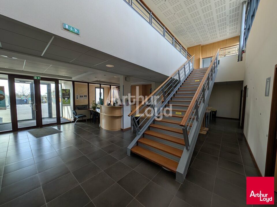 LA MEZIERE - LOCAL D'ACTIVITE A VENDRE - GRAND FONCIER