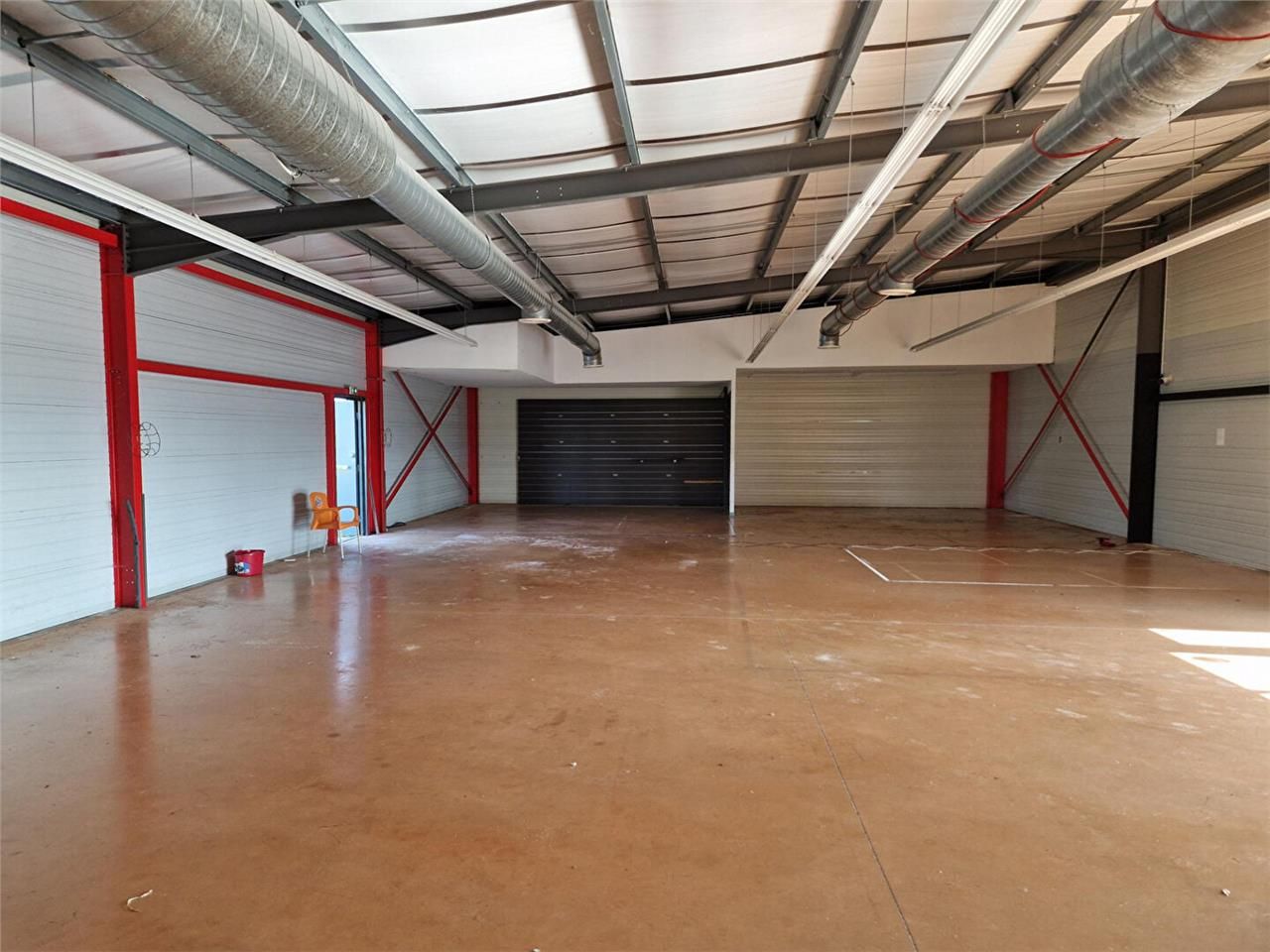 Vente local commercial 297.00 m² à CHABANAIS