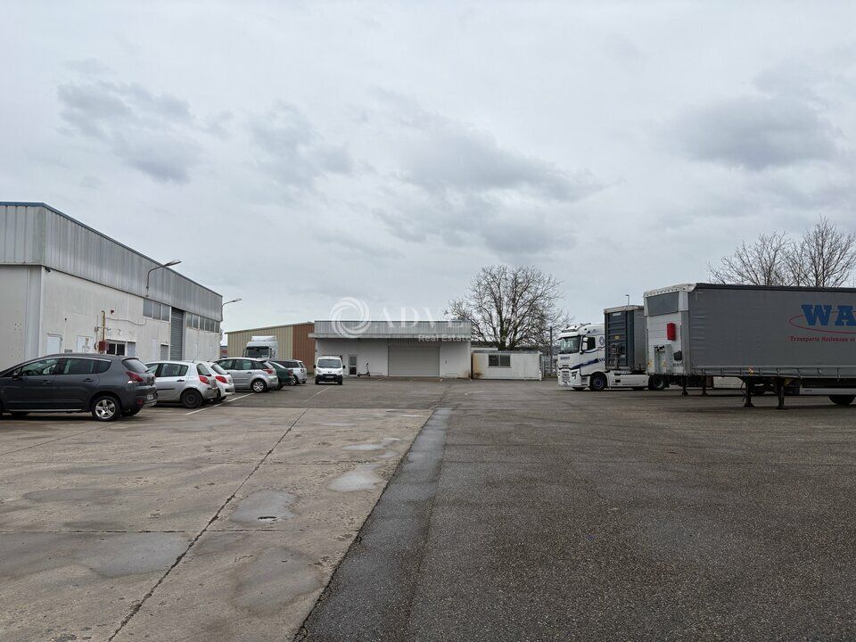 Location local d''activites 968 m² divisibles à partir de 482 m²