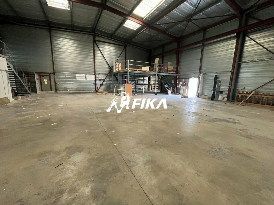 Vente local d''activites 1300 m² non divisibles
