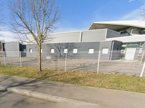 Location local 990 m² à Saint-Étienne