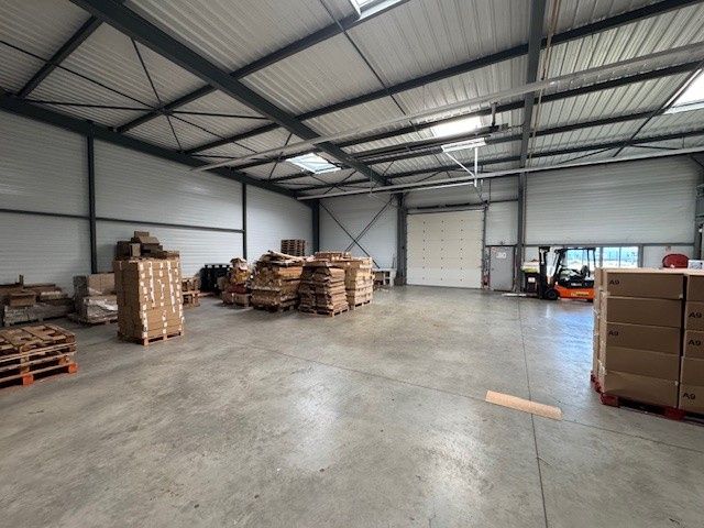 1735 m² dispo à Andrézieux-bouthéon