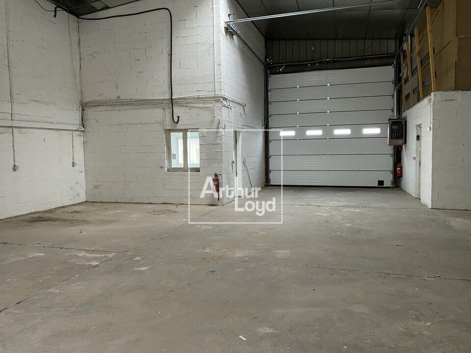 Location local d''activites 319 m² non divisibles