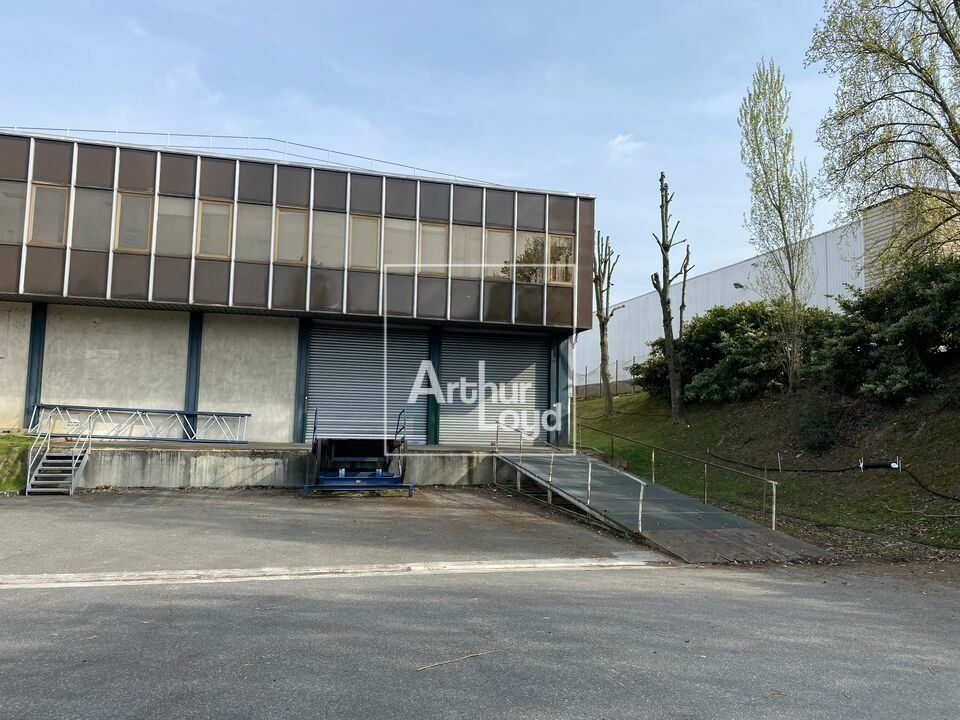 Location local d''activites 1351 m² non divisibles