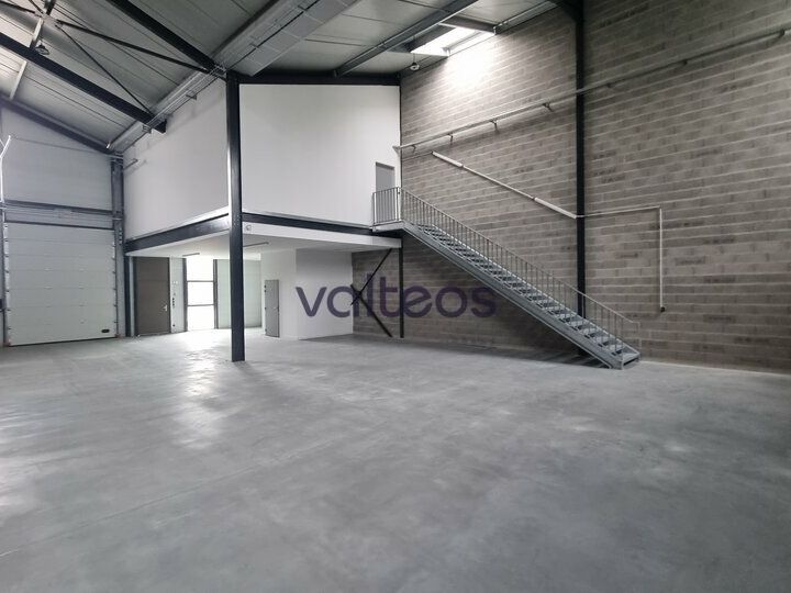 Location local d''activites 300 m² non divisibles
