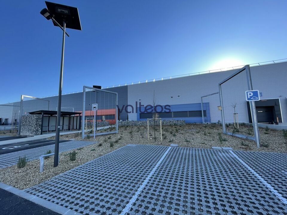 Location local d''activites 6714 m² divisibles à partir de 2238 m²
