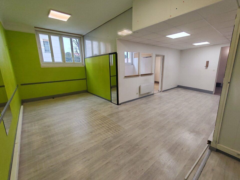 Location bureaux 134.92 m² non divisibles