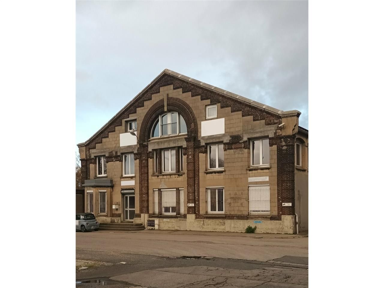 Location local d''activites 2571 m² non divisibles