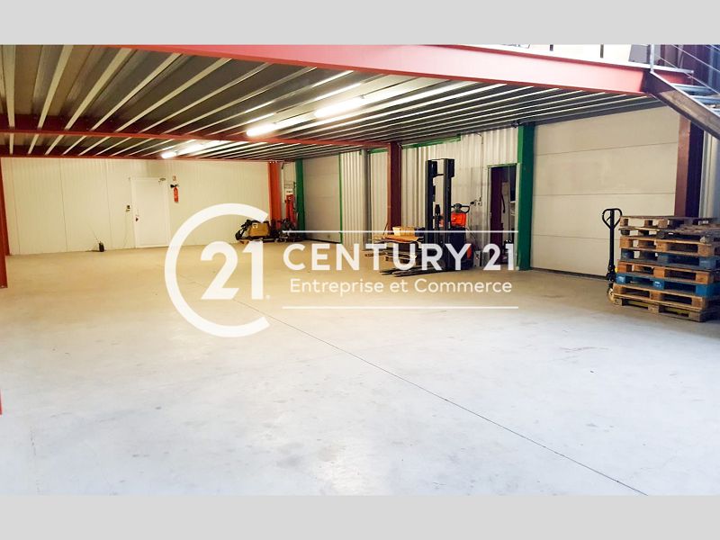 Location entrepot 290 m² à ST ANDRE DES EAUX