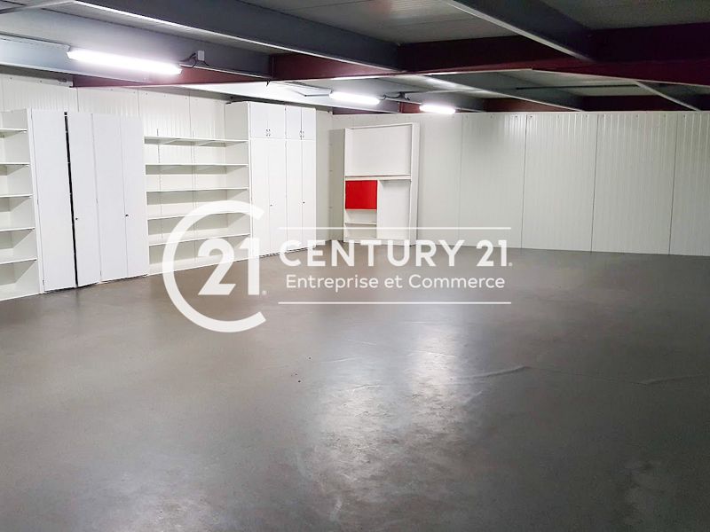Location entrepot 290 m² à ST ANDRE DES EAUX