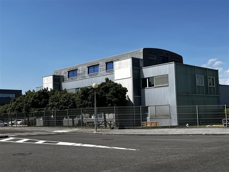 Location bureaux 1592 m² non divisibles