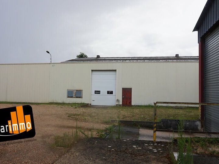 A VENDRE un bâtiment d'activité de 1 800 m² environ,