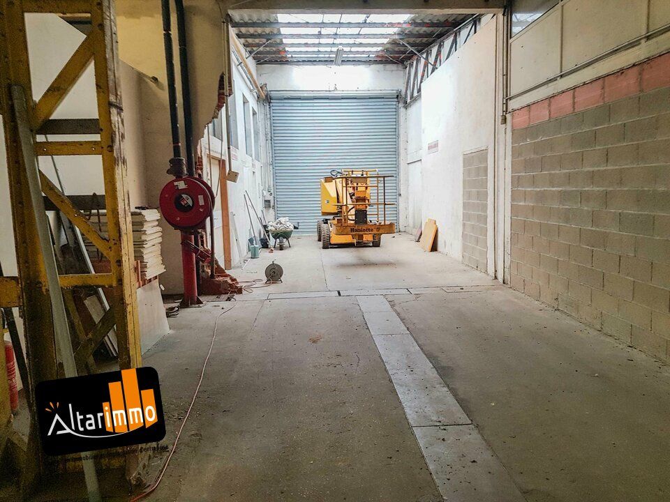 A LOUER entrepôt de 2 500 m² situé au sein d'un bâtiment industriel, au coeur d'un parc d'activité de Chartres Métropole.